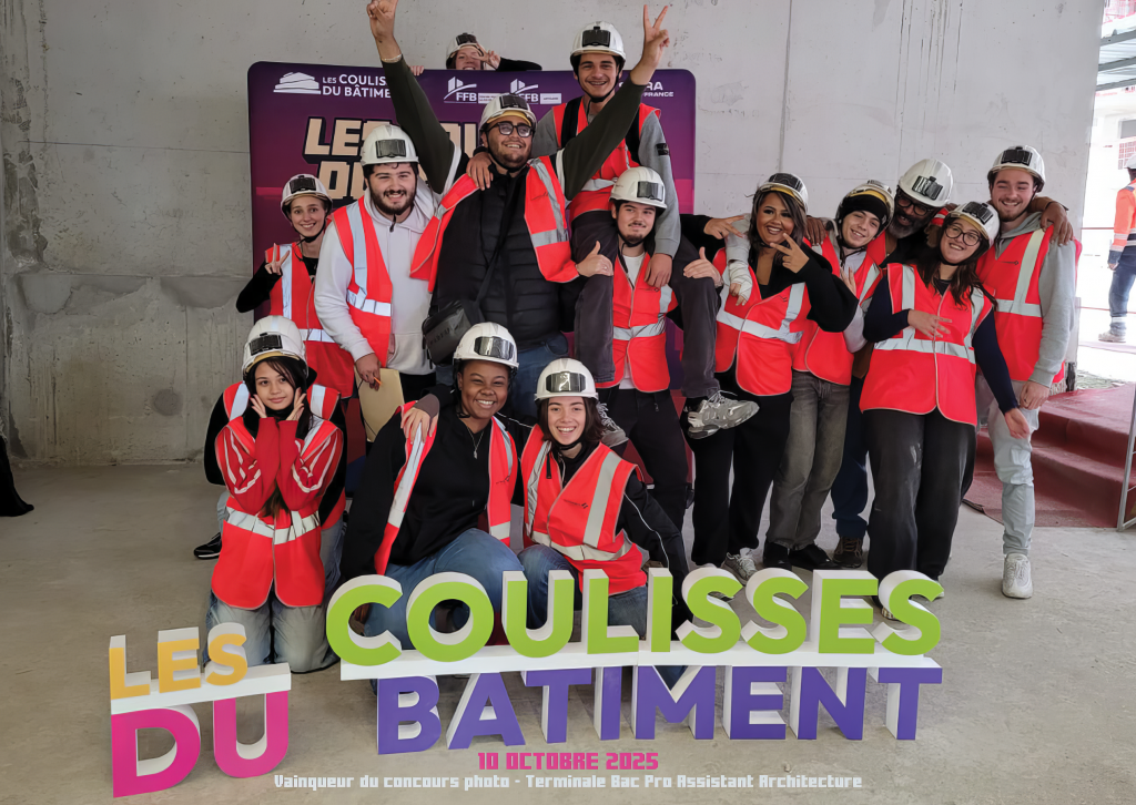 Photo de groupe des Terminales Bac Pro Assistant en Architecture du Lycée Ledoux, gagnants du concours photo Coulisses du Bâtiment FFB